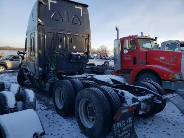 2019 Freightliner Cascadia 126