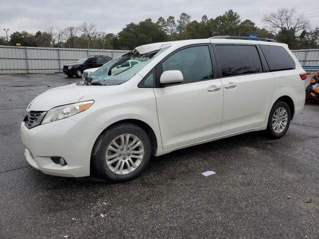 2017 Toyota Sienna XLE