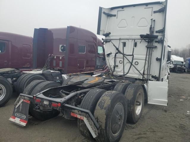 2020 Freightliner Cascadia 126