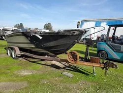 Botes salvage para piezas a la venta en subasta: 1984 Sunr Boat