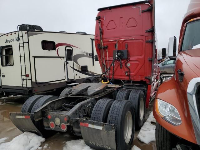 2018 Freightliner Cascadia 126