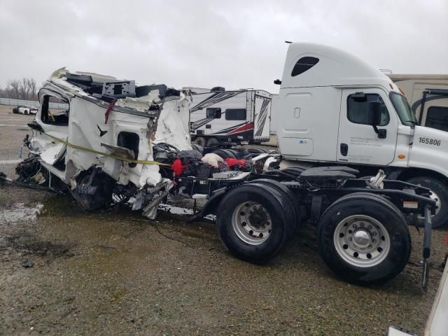 2019 Freightliner Cascadia 126