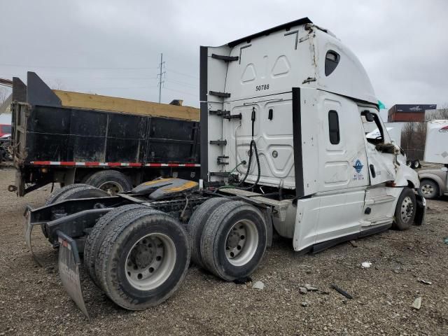 2020 Freightliner Cascadia 126