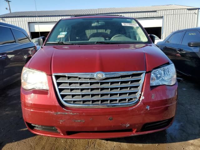 2010 Chrysler Town & Country LX