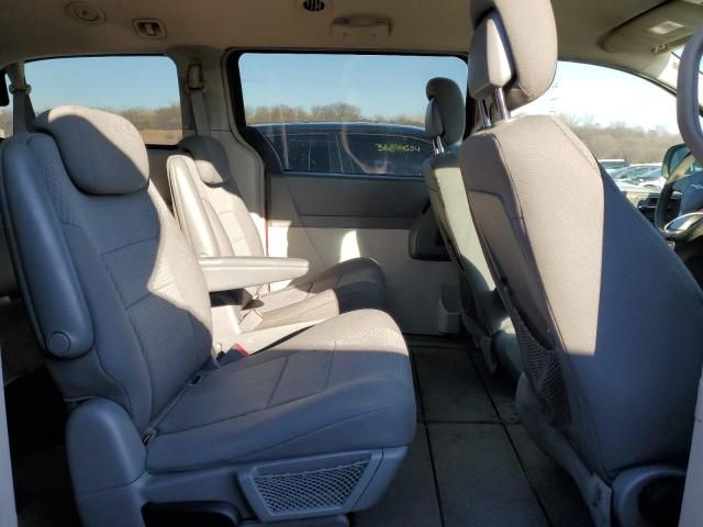 2010 Chrysler Town & Country LX