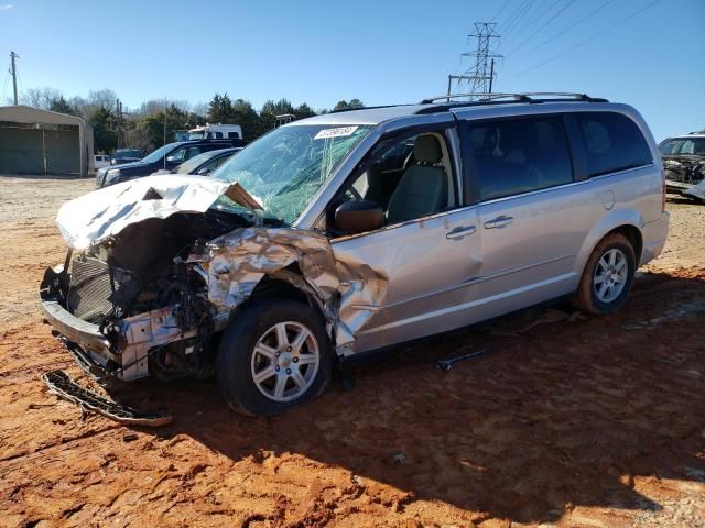 2010 Chrysler Town & Country LX