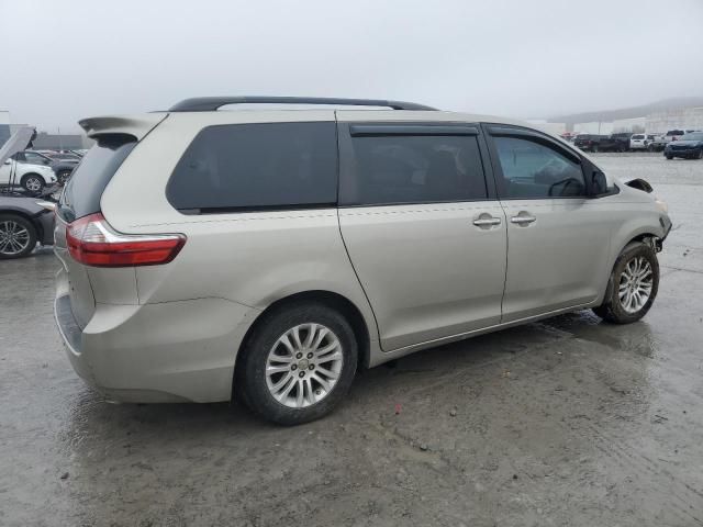 2017 Toyota Sienna XLE