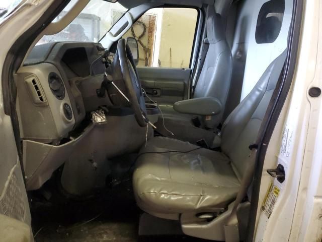 2012 Ford Econoline E350 Super Duty Cutaway Van