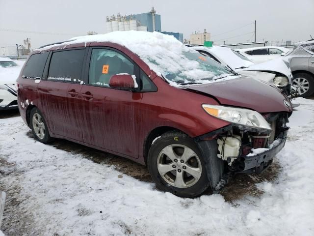 2016 Toyota Sienna LE