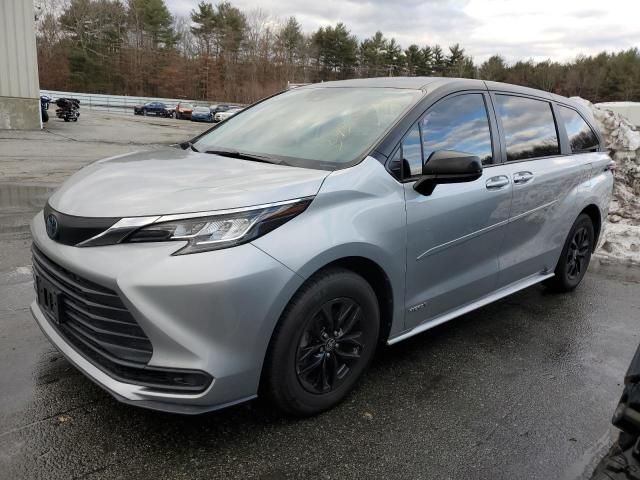 2021 Toyota Sienna LE