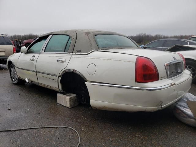 2005 Lincoln Town Car Signature Limited