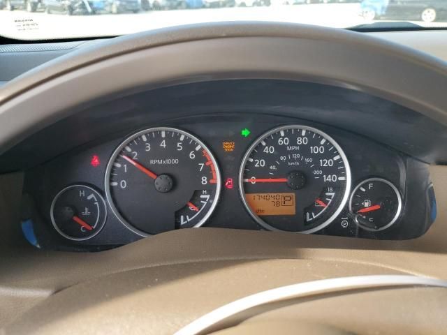 2005 Nissan Pathfinder LE