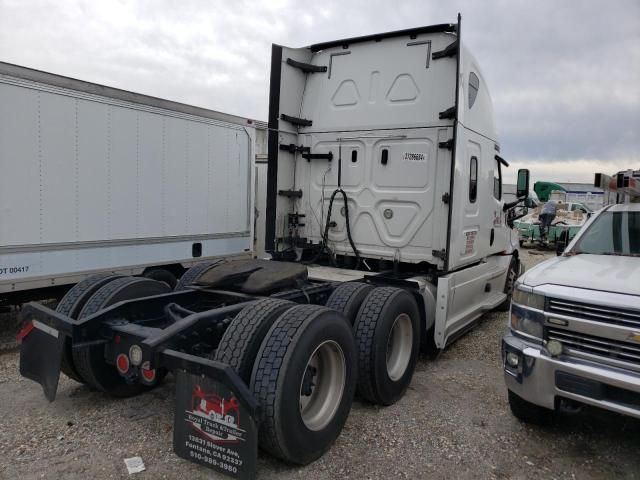 2019 Freightliner Cascadia 126