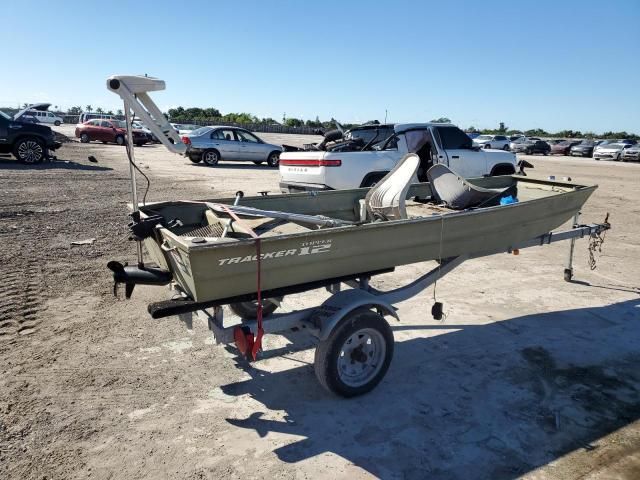 2014 Tracker Boat