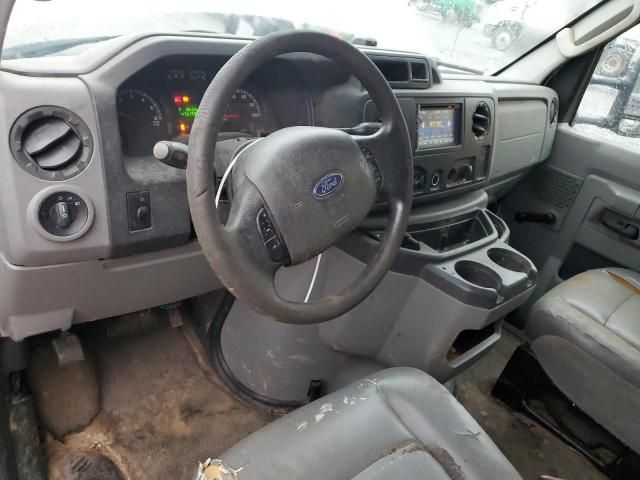 2010 Ford Econoline E350 Super Duty Cutaway Van