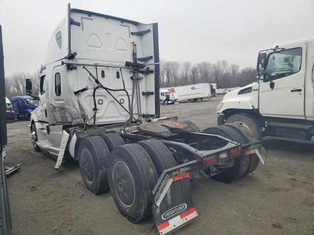 2020 Freightliner Cascadia 126