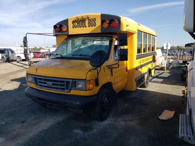 2004 Ford Econoline E350 Super Duty Cutaway Van