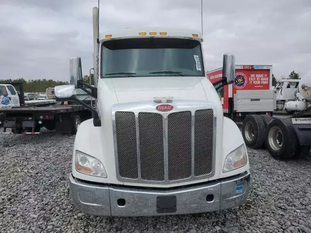 2017 Peterbilt 579