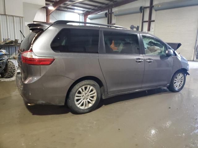 2017 Toyota Sienna XLE