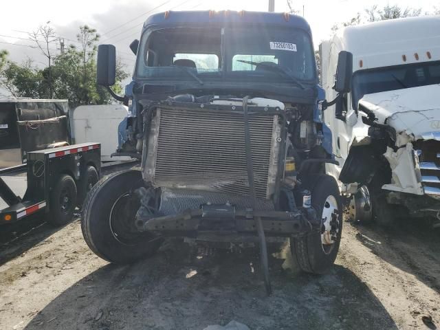 2017 Freightliner Cascadia 113