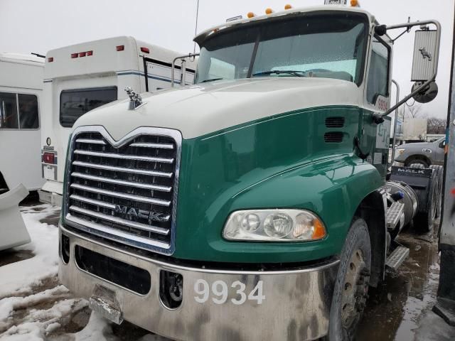 2015 Mack 600 CXU600