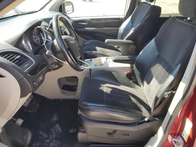 2014 Chrysler Town & Country Touring L