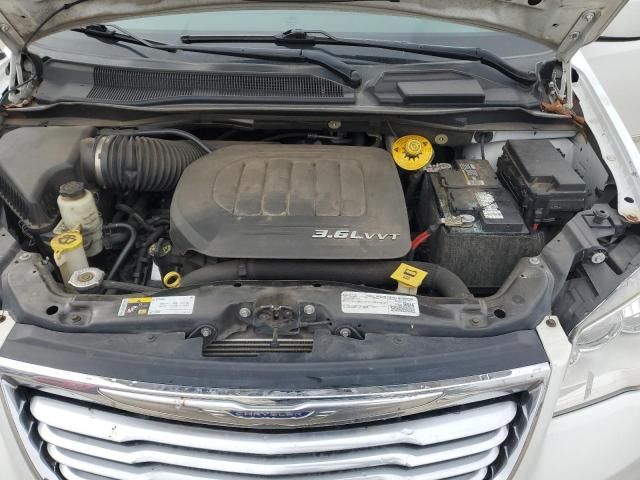 2016 Chrysler Town & Country Touring