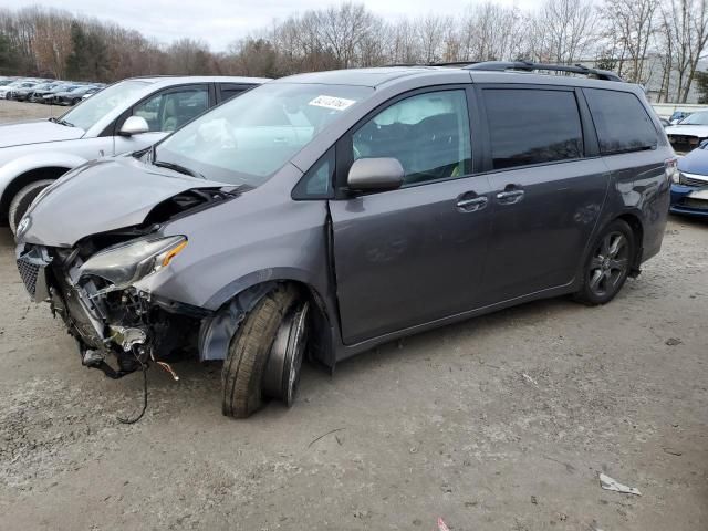 2017 Toyota Sienna SE