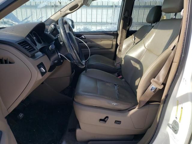 2011 Volkswagen Routan SE