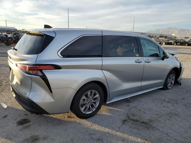 2022 Toyota Sienna LE