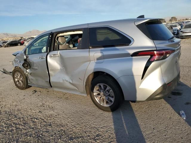 2022 Toyota Sienna LE