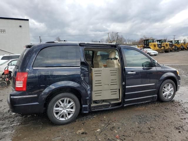 2010 Chrysler Town & Country Limited