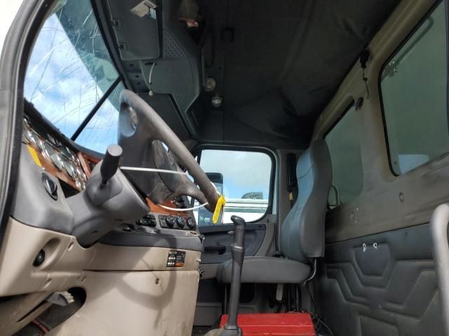 2010 Freightliner Cascadia 125