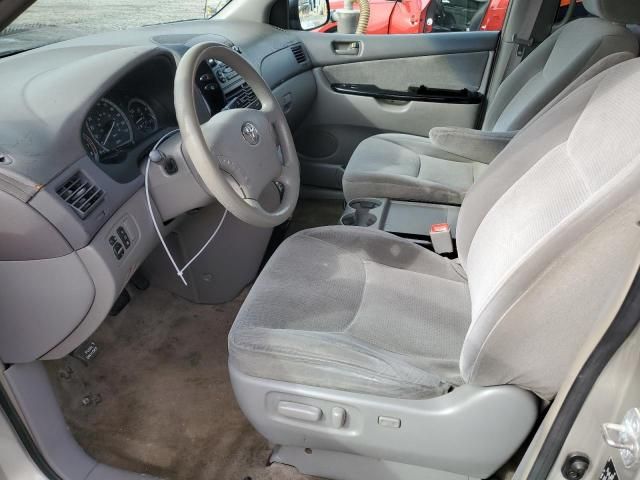 2005 Toyota Sienna CE