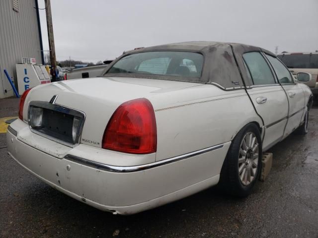 2005 Lincoln Town Car Signature Limited