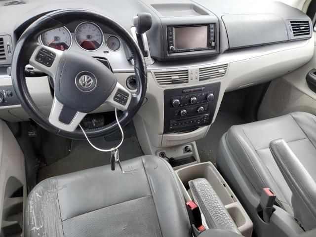 2013 Volkswagen Routan SE