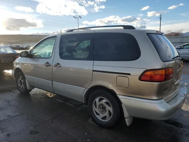 2000 Toyota Sienna LE