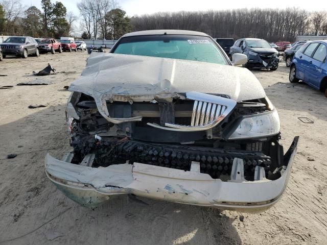 2011 Lincoln Town Car Signature Limited