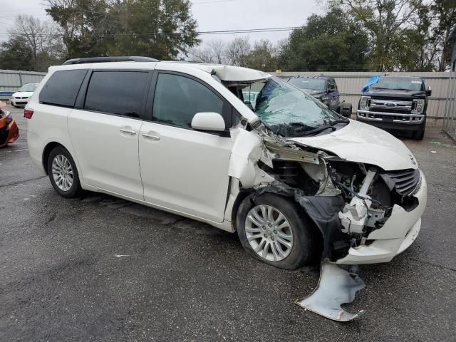 2017 Toyota Sienna XLE