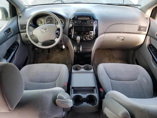 2004 Toyota Sienna CE