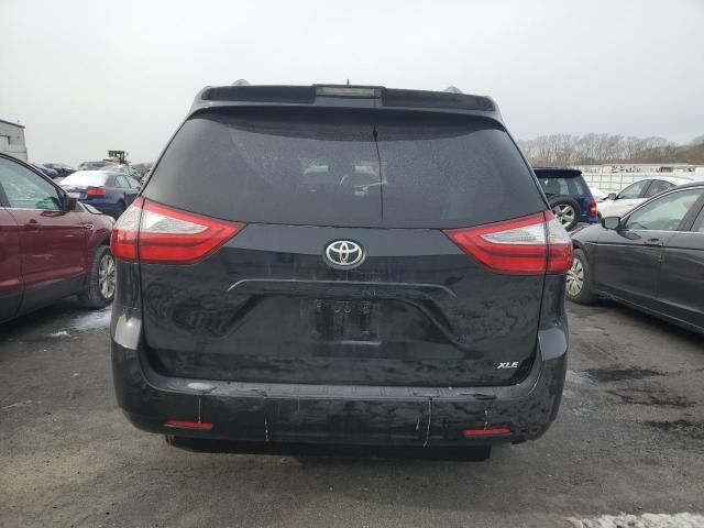 2018 Toyota Sienna XLE