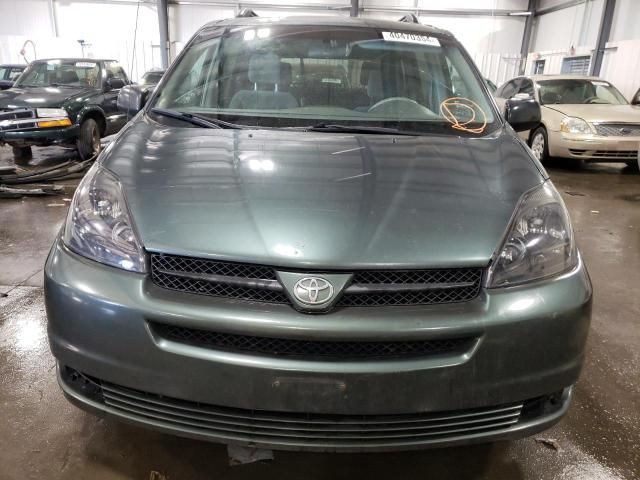 2004 Toyota Sienna CE