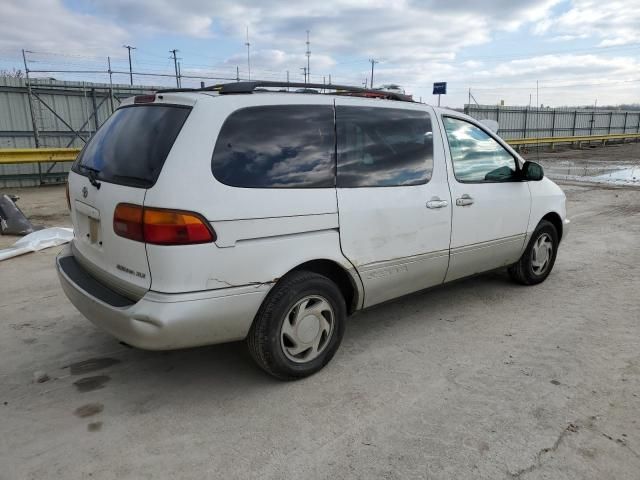 2000 Toyota Sienna LE