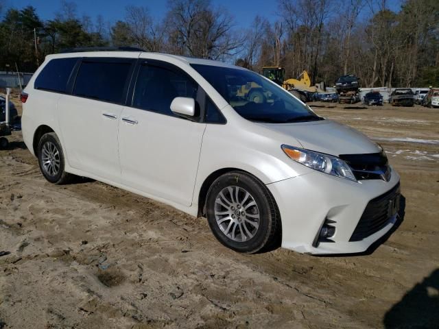 2018 Toyota Sienna XLE