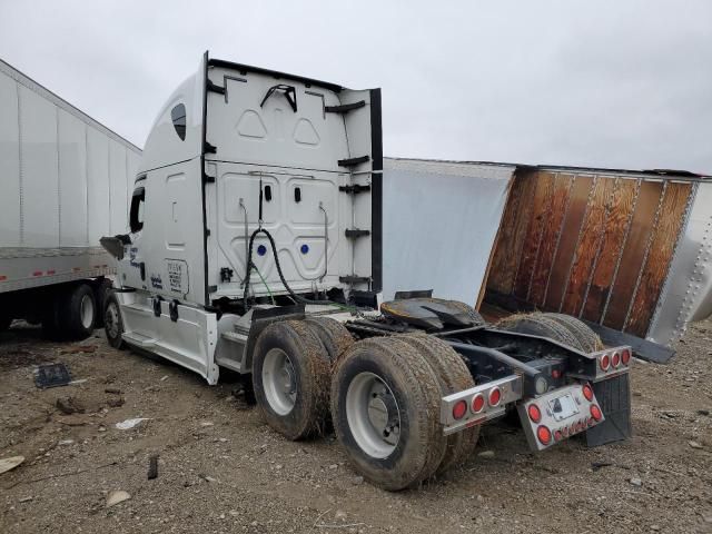 2020 Freightliner Cascadia 126