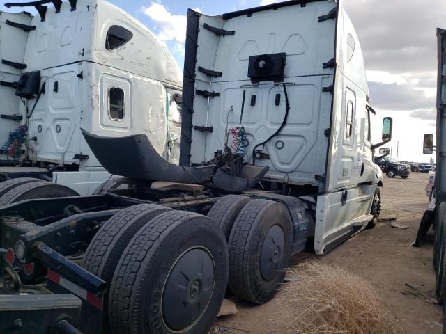 2020 Freightliner Cascadia 126