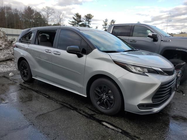 2021 Toyota Sienna LE