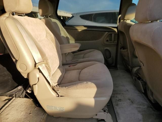 2004 Toyota Sienna XLE