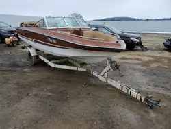 Botes salvage para piezas a la venta en subasta: 1976 Larson Boat With Trailer