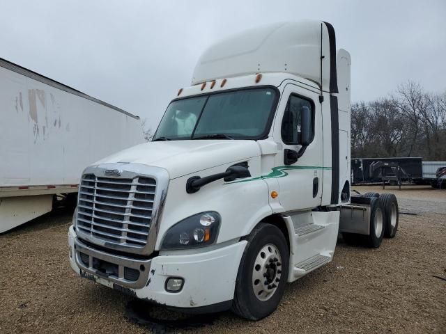 2015 Freightliner Cascadia 113